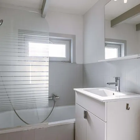 펜션 Huswell - Cosy Near The Sea With Car & Bike Parking